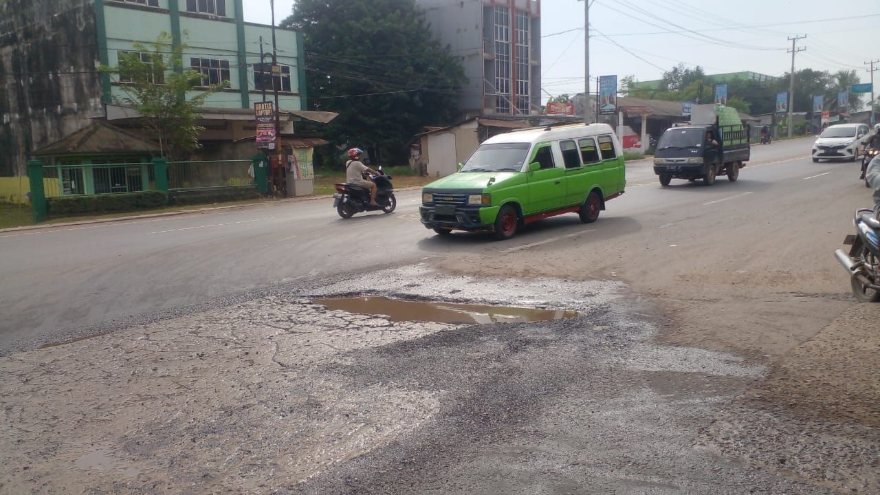 Kondisi jalan ini sangat membahayakan. Foto: andre