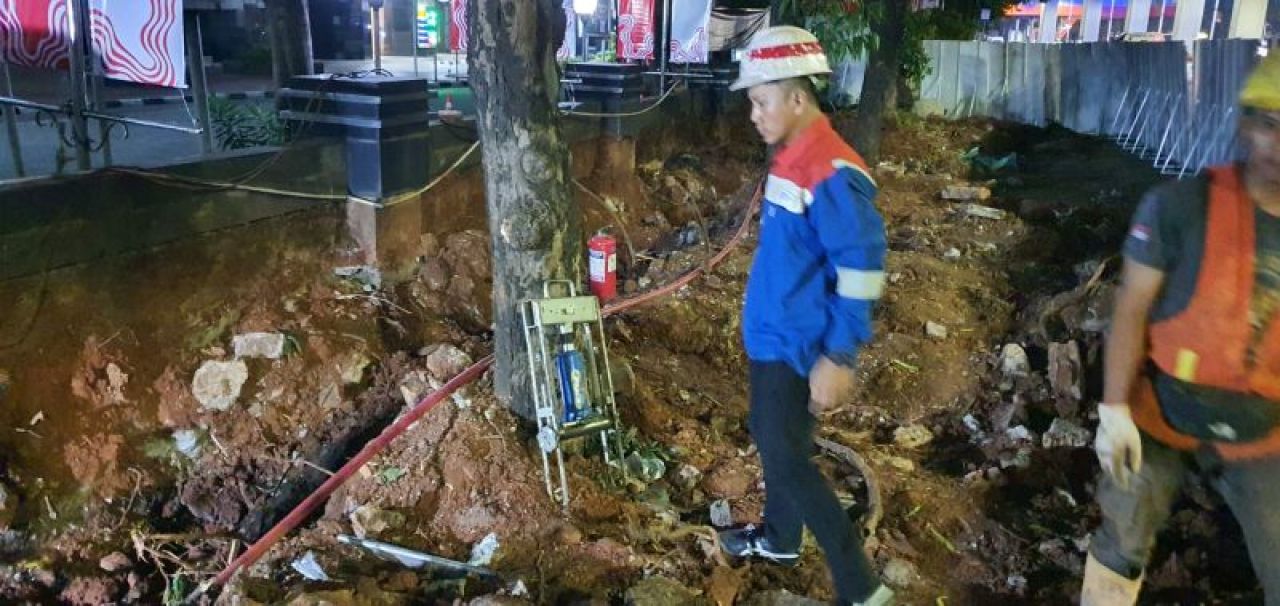 Tim Penanganan Gangguan (TPG) PGN segera melakukan penanganan terhadap indikasi kebocoran pipa gas bumi di depan Gedung Kemenkes, Jalan HR Rasuna Said, Kuningan Timur, Setiabudi, Jakarta Selatan.