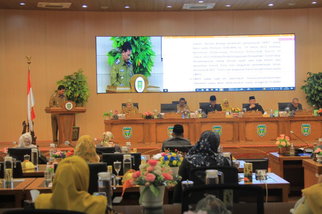 Rapat paripurna jawaban Wali Kota Madiun atas PU fraksi tentang Raperda P-APBD 2023.   