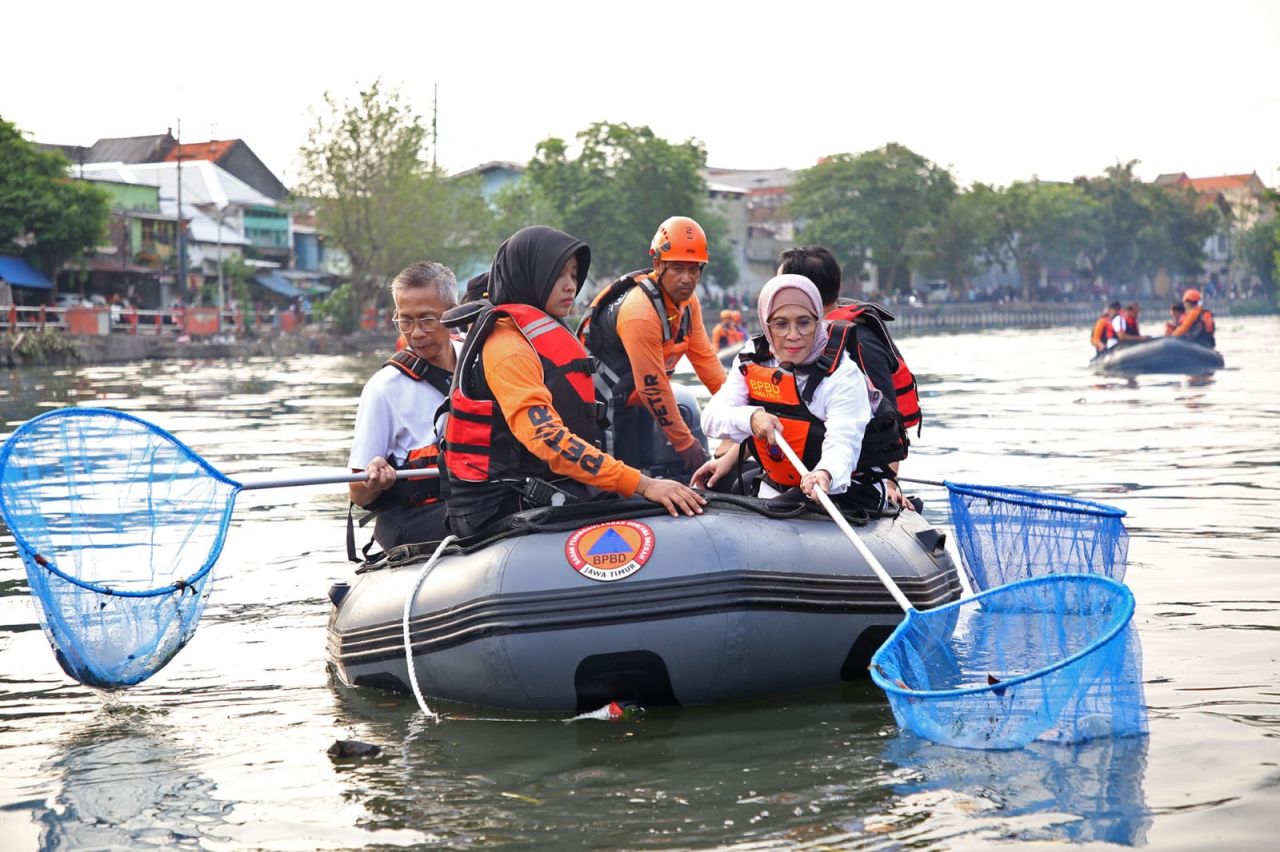 Bersih-bersih Sungai Kalimas kali ini terbagi ke dalam 12 zona dengan melibatkan lebih dari 4.000 orang.