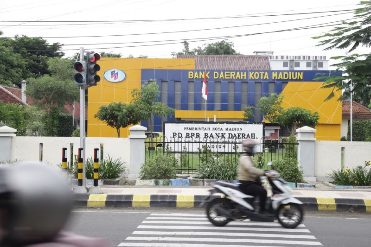PD BPR Bank Daerah Kota Madiun saat ini tengah terlilit kasus dugaan korupsi.