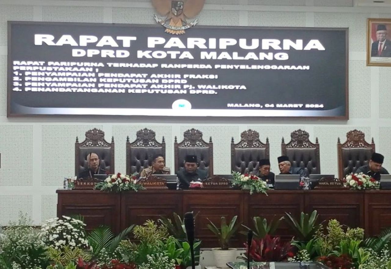 Rapat Paripurna DPRD terhadap Ranperda tentang Penyelenggaraan Perpustakaan.