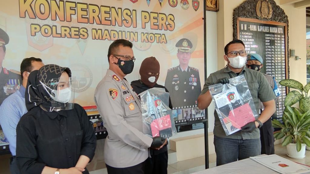 Polisi juga mengamankan sejumlah barang bukti