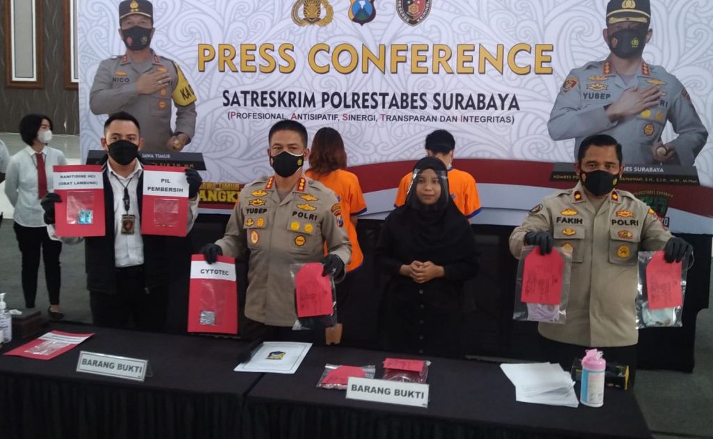 Konferensi pers di Mapolrestabes Surabaya, Senin (6/9/2021)