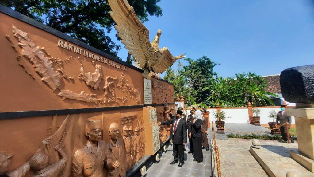 Monumen PETA berada di Jalan Diponegoro Kota Madiun.