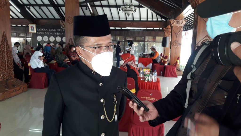 Warga Antusias Ikut Vaksin Tahap Dua dari Ahmad Basarah dan PDIP Kota Batu