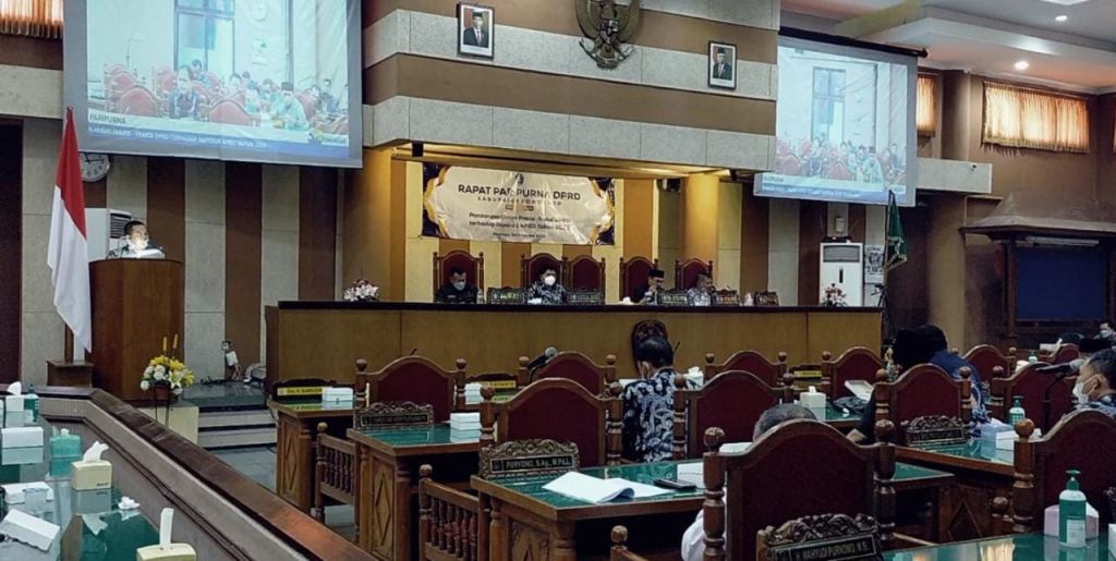 Paripurna DPRD Ponorogo dengan agenda PU Fraksi ataa nota keuangan R-APBD 2022 Kabupaten Ponorogo.