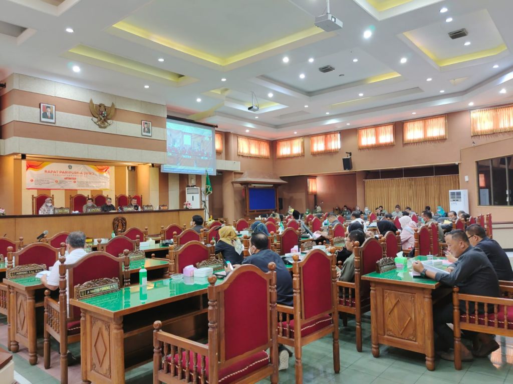 Wakil Bupati Ponorogo Lisdyarita saat menyampaikan paparan R-APBD 2022 dimana salah satunya meralisasikan program dana oprasional RT.