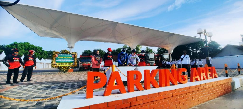 Parking Area di jalan Jawa-Kartini.