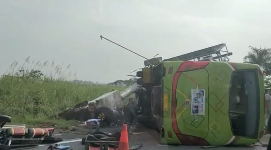 Kecelakaan Bus di Tol Surabaya-Mojokerto, 13 Tewas, Diduga karena Sopir Ngantuk