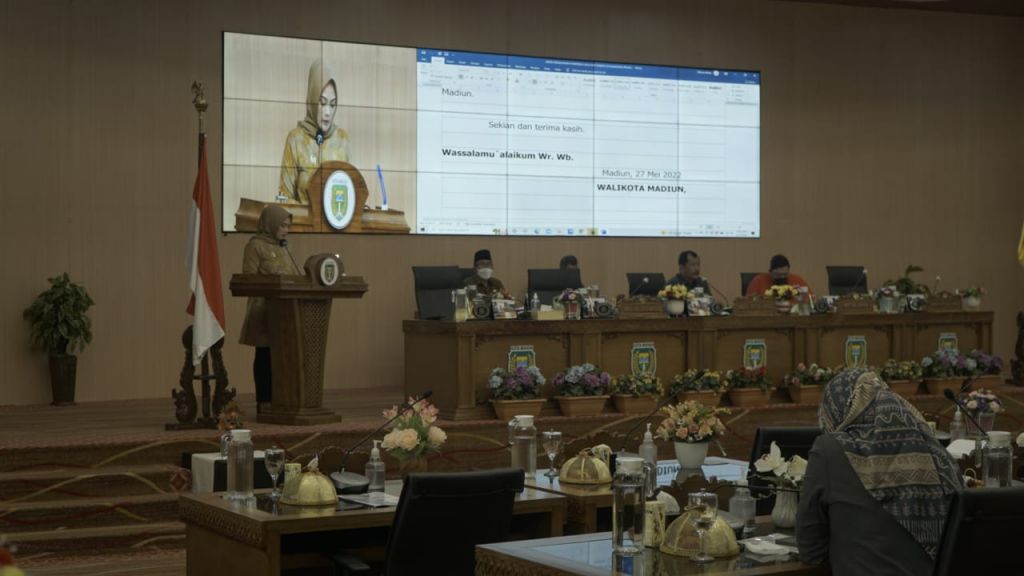 Rapat paripurna dengan agenda nota penjelasan Walikota Madiun terhadap enam raperda tahap II.