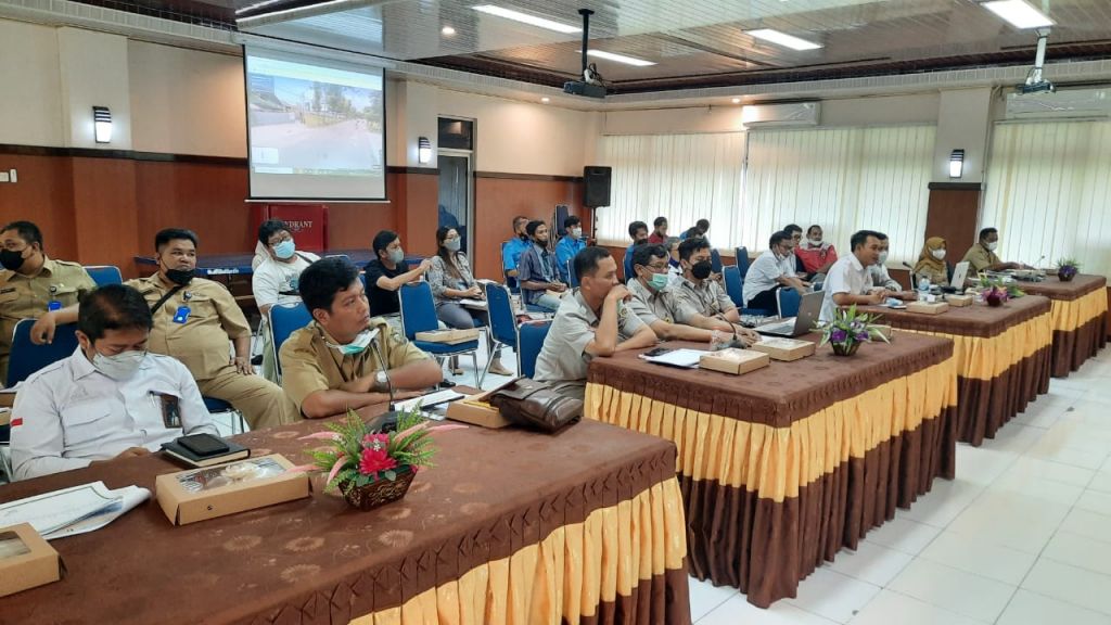 Usai meninjau lapangan, Walikota bersama pihak terkait melakukan pertemuan di lantai 4 Gedung Bersama.