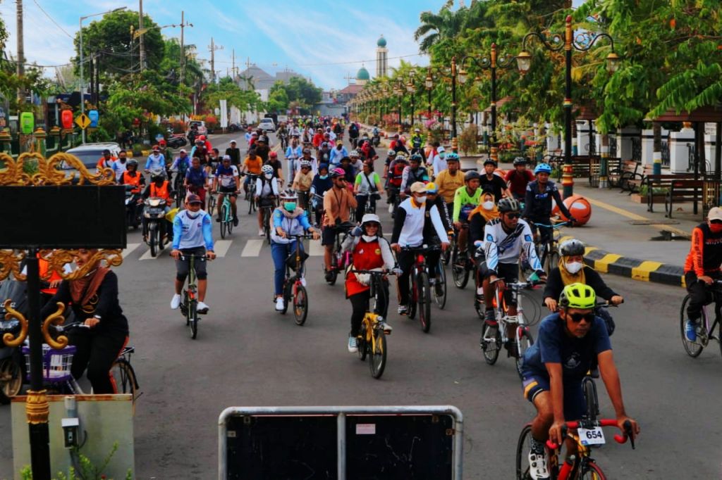 Kategori Fun Bike, ribuan peserta diajak keliling Kota Madiun melewati jalur sepeda yang telah dibuat Pemkot Madiun