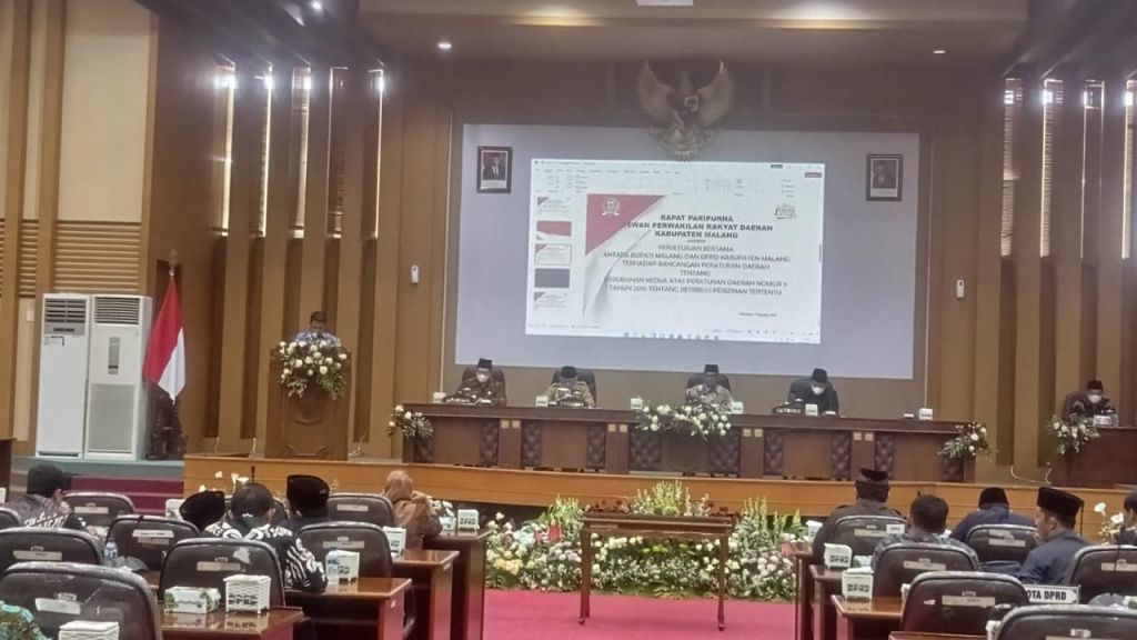 Sidang Paripurna persetujuan bersama atas Raperda tentang Retribusi Perizinan Tertentu (Foto: Realita.co) 