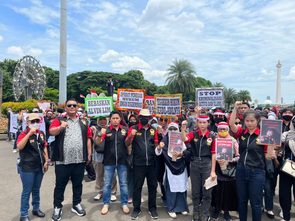 Massa Geruduk Gedung MA-Kejagung, Minta Alvin Lim Dibebaskan