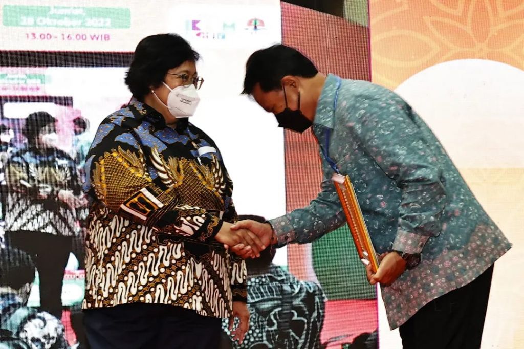 Penghargaan kepada Pemkot Madiun diberikan saat acara puncak Festival Iklim 2022 yang berlangsung di Gedung Manggala Wanabakti Kementerian Lingkungan Hidup dan Kehutanan, Jumat (28/10/2022).