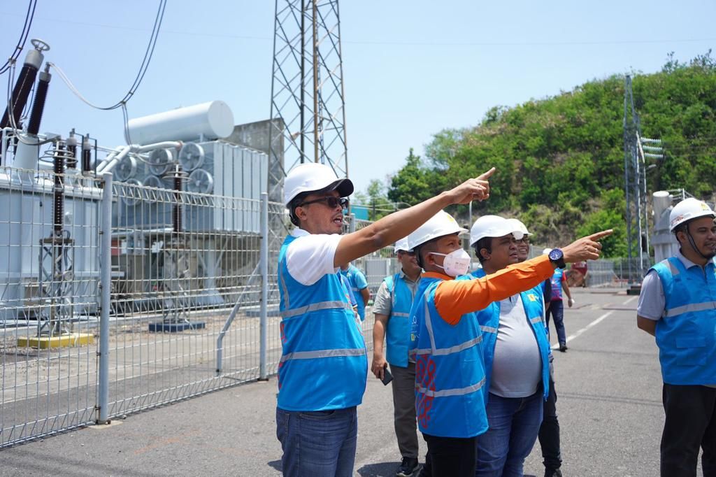 PLN mempersiapkan 400 MW dari pembangkit PLTU Paiton untuk backup pasokan listrik ke Pulau Bali.