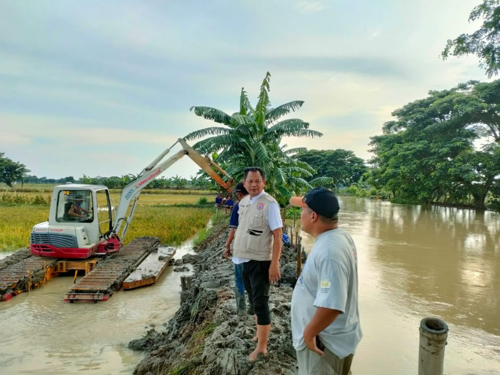 Tinjau Lokasi Tanggul Jebol, DPRD Singgung Pemkab Lamongan