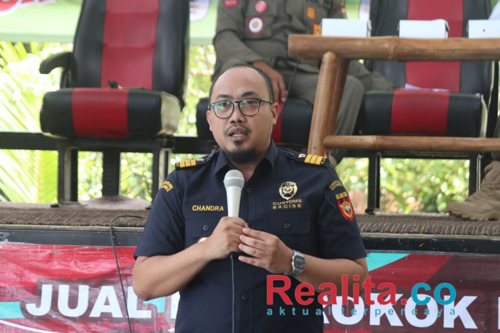 Pejabat fungsional pemeriksa Bea dan Cukai KPPBC-TMC Malang, Candra Dwi Nata B. 