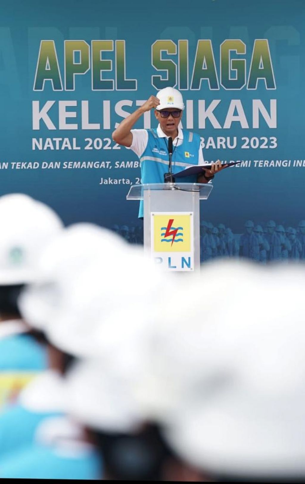 Dirut PLN, Darmawan saat memimpin Apel Siaga Kelistrikan Natal & Tahun Baru 2023 di Kantor Pusat PLN, Selasa (20/12). 