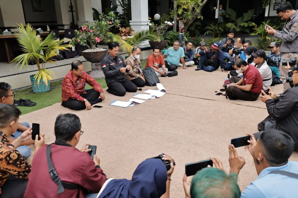 Pengundian dilakukan dihadapan puluhan awak media di halaman tengan Balai Kota Madiun.