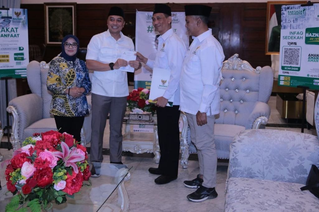 Eri menciptakan terobosan baru dengan membentuk Kampung Madani di setiap kelurahan Surabaya. 