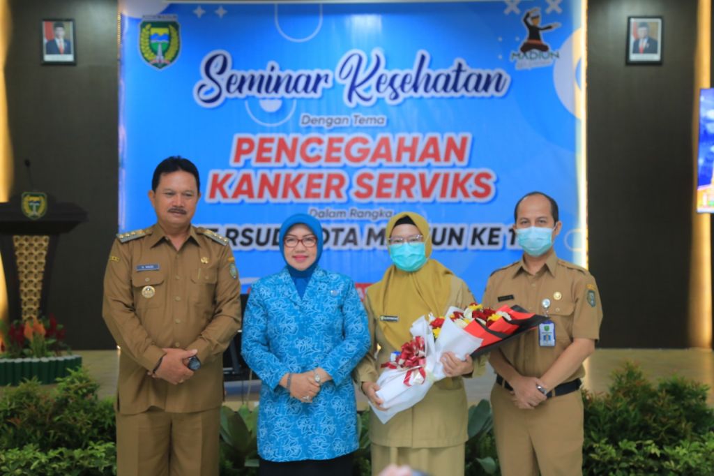 Seminar kesehatan bagi masyarakat dengan tema “Pencegahan kanker serviks”