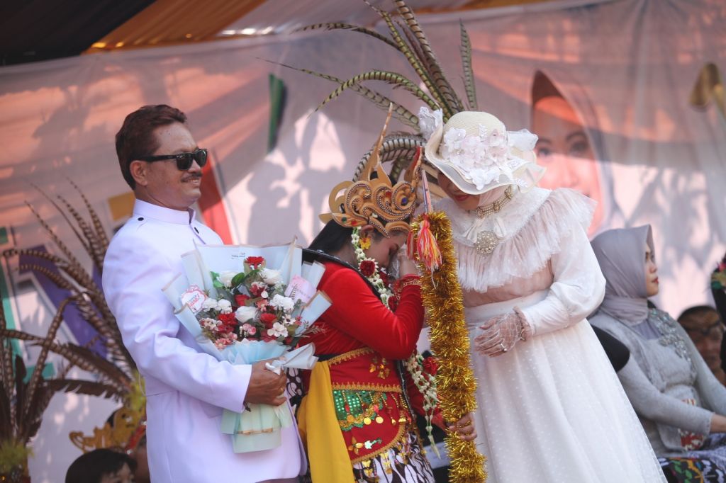 Walikota Madiun, Maidi saat menghadiri Madiun Carnival 2023.