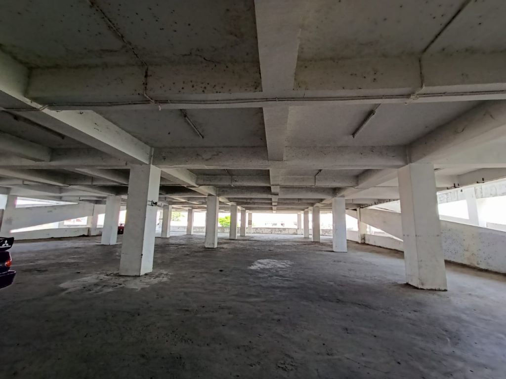 Parkiran lantai tiga PBM bakal dijadikan bursa mobil bekas.   