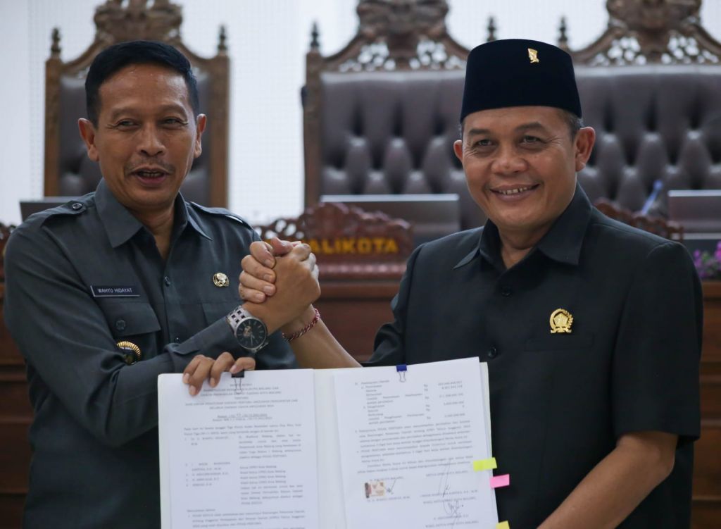 Pj. Wali Kota Malang Wahyu Hidayat (kiri) dan Ketua DPRD Kota Malang I Made Riandiana Kartika (kanan). (Foto: Ist)
