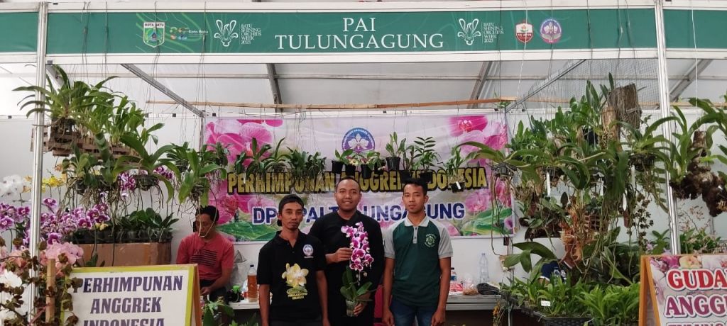 Salah satu peserta dari Tulungagung ikut Batu Shining Orchids Week 2023 Kota Batu.