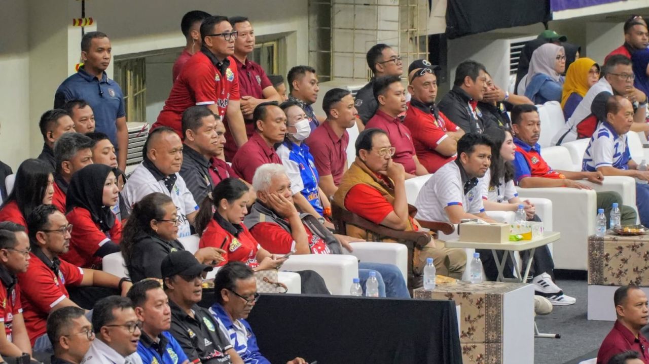 Presiden RI ke-6 Susilo Bambang Yudhoyono (SBY) saat menghadiri pertandingan di GOR Ken Arok Kota Malang.