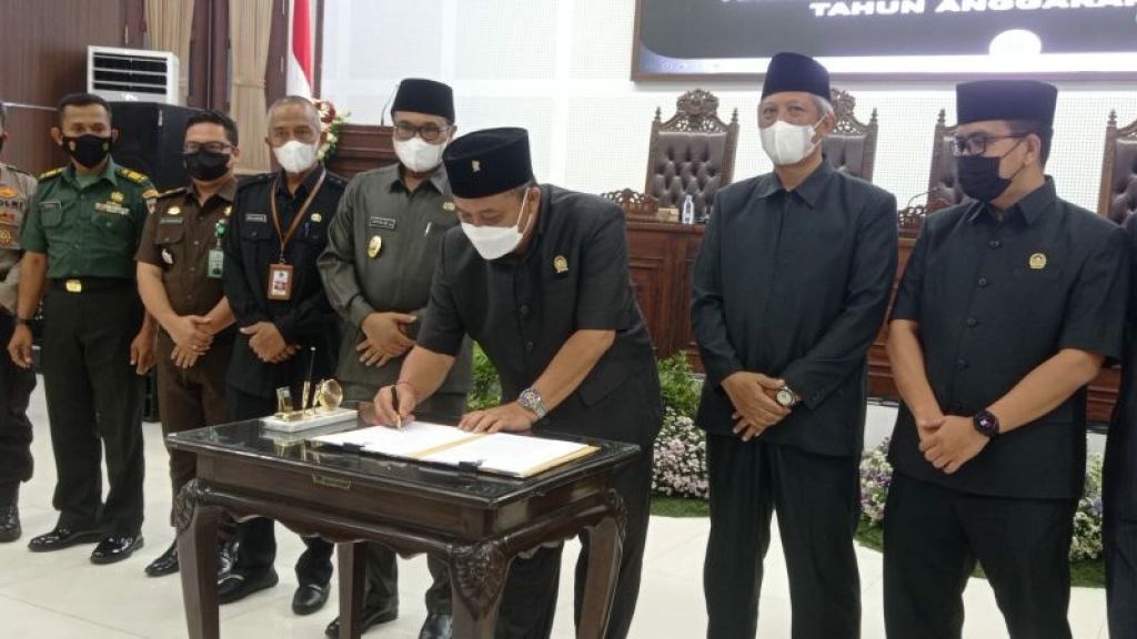 Sidang Paripurna DPRD Kota Malang tentang Penyampaian Hasil Pembahasan dan Pengambilan Keputusan Terhadap LKPJ Wali Kota Malang TA 2021. (Foto: Muhammad)