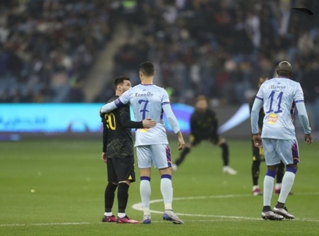 Adem, Ronaldo dan Messi Rukun di Tengah Lapangan