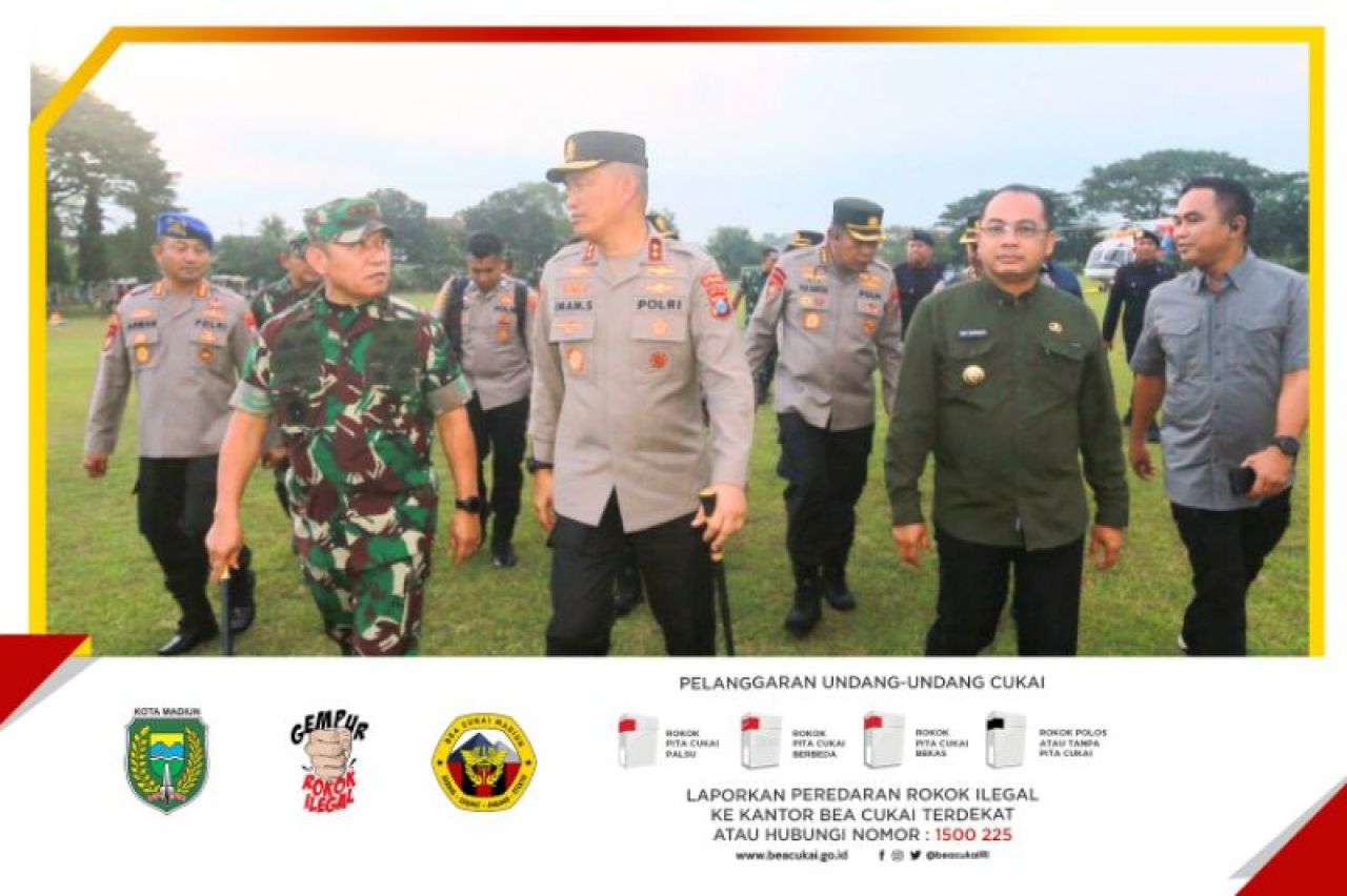 Pj Wali Kota Madiun, Eddy Supriyanto saat menyambut Kapolda Jawa Timur, Irjen Pol Imam Sugianto dan Pangdam V/Brawijaya, Mayjen TNI Rafael Granada Baay di Markas Kompi II Batalyon C Pelopor Satbrimob Polda Jatim, Minggu lalu (7/7/2024) lalu.