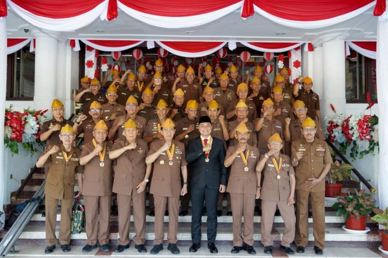 Para veteran, kata Eri Cahyadi, telah memberi inspirasi bagi Pemkot Surabaya untuk mengembangkan berbagai program.