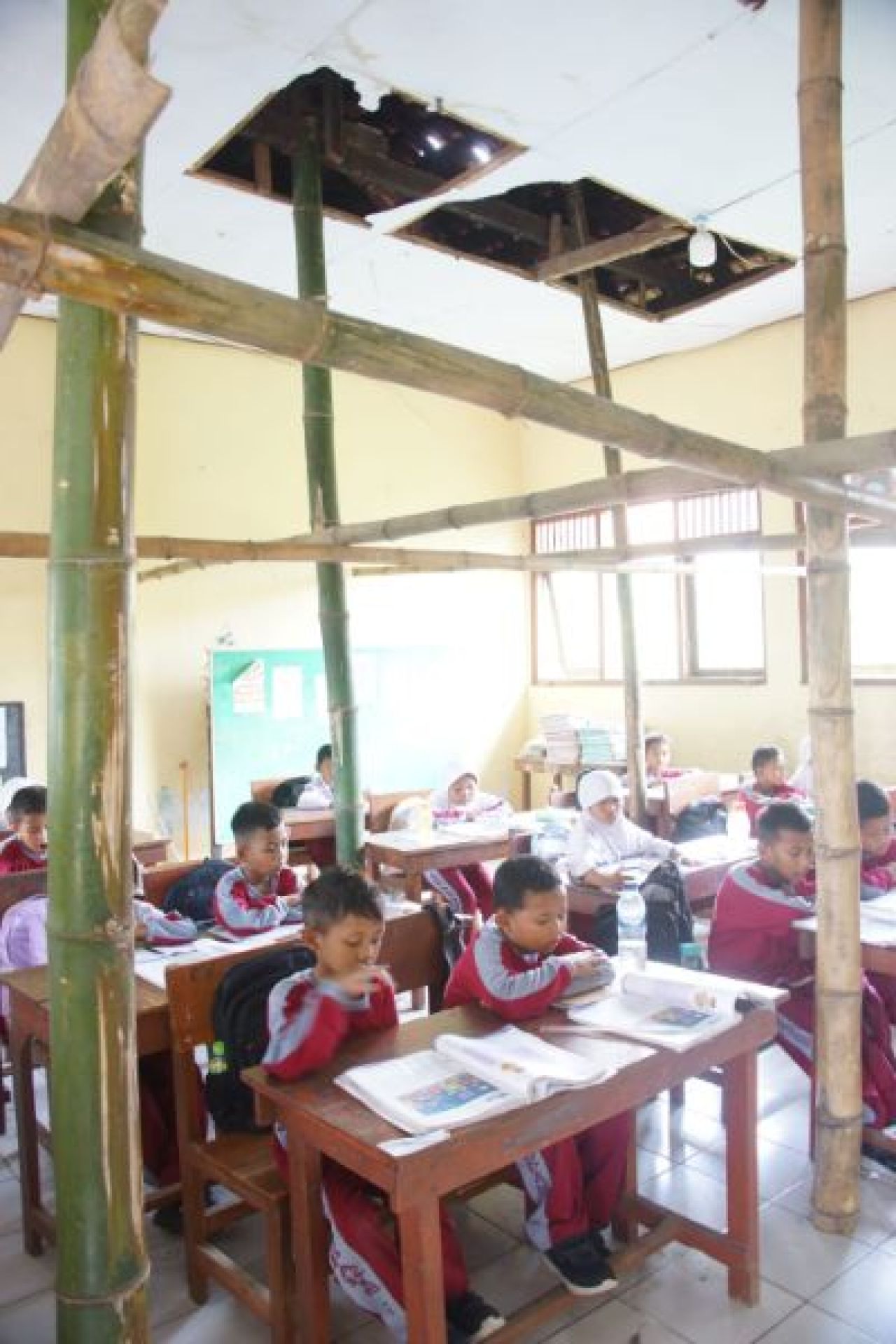 Kondisi kelas di Sekolah Dasar Negeri (SDN) 2 Karangpakis, Kecamatan Kabuh, Kabupaten Jombang. Foto: Sarif