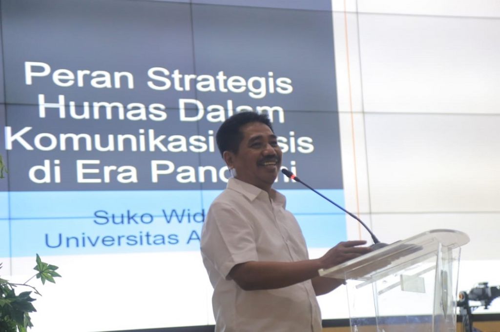 Pakar Komunikasi Unair Surabaya, Suko Widodo menyatakan bahwa komunikasi akan berhasil jika publik diikut sertakan.