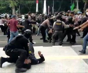 Kapolri Ditegur Jokowi Gara-Gara Polisi UFC Mahasiswa