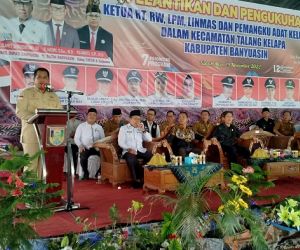 Bupati Banyuasin Lantik Ketua RT, RW, LPM, Linmas Kecamatan Talang Kelapa