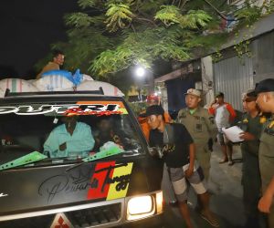 Lindungi Pedagang Pasar Keputran, Satpol PP Surabaya Tertibkan PKL Pedestrian