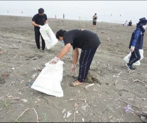 Hari Peduli Sampah Nasional 2022, KFC Indonesia Bersih-Bersih Pantai di 10 Provinsi