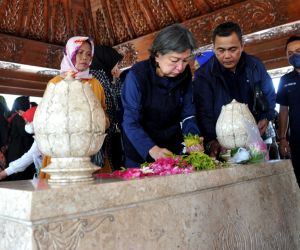 Peringati HUT RI ke-77, DPW NasDem Jatim Ziarah ke Makam Bung Karno