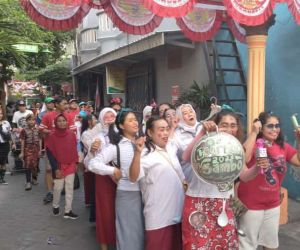Ekspresi Kemerdekaan Warga Putat Jaya, Ada Korban Sambo dan Senang Kembali Sekolah
