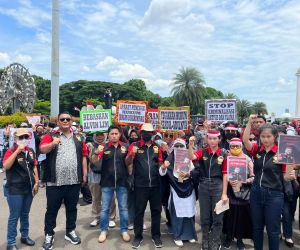 Massa Geruduk Gedung MA-Kejagung, Minta Alvin Lim Dibebaskan