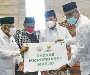 Wapres Serahkan Bantuan Microfinance Masjid dari Baznas RI