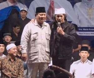 Menhan Prabowo Maiyahan di Mojokerto, Mbah Nun: Saya Pasang Badan