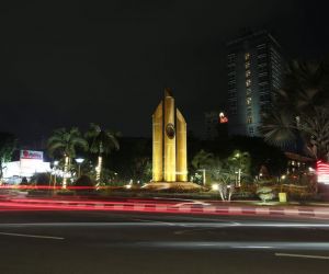 Surabaya Kota Toleransi, Pemkot Mulai Pasang Ornamen Khas Pecinan Sambut Imlek