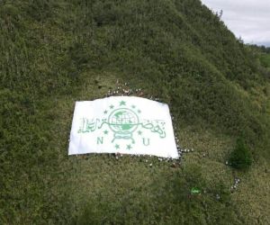 Pecahkan Rekor MURI, Lereng Gunung Panderman Diselimuti Bendera NU Raksasa