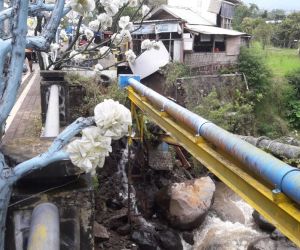 Pipa 10 Inch Perumdam Among Tirto Kota Batu Putus, Pelayanan Air Bersih Terganggu